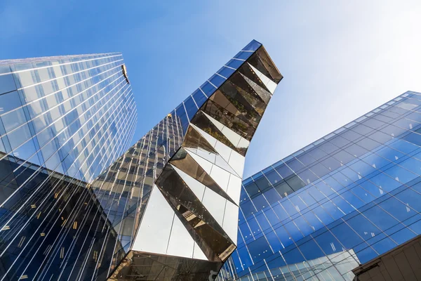 Moderno edificio de oficinas del Grupo Gas Natural en Barcelona, España — Foto de Stock