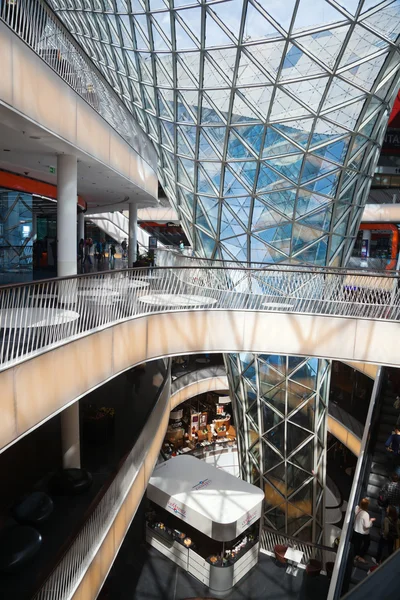 Arquitectura moderna del centro comercial My Zeil en Fráncfort del Meno, Alemania —  Fotos de Stock