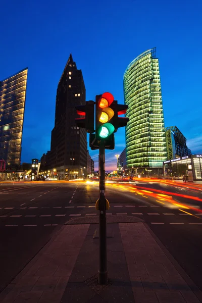 Potsdamer torg i Berlin, Tyskland, på natten — Stockfoto