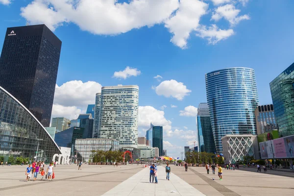 Финансовый район La Defense в Париже, Франция — стоковое фото