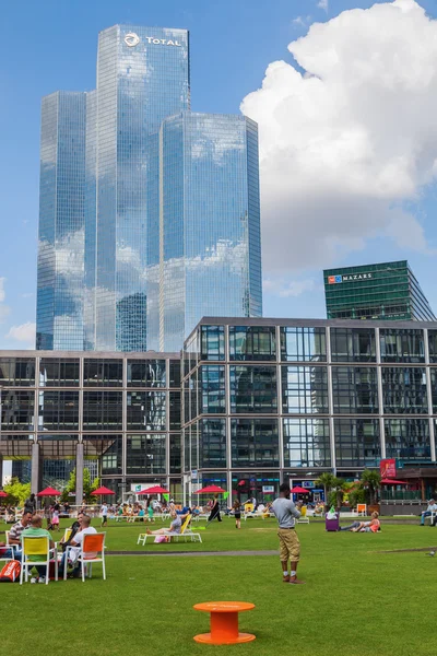 Skyscrapers in the financial district La Defense in Paris, France — Stock Photo, Image