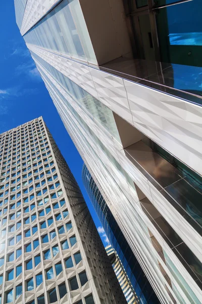 Hochhäuser im Finanzviertel la Defense in Paris, Frankreich — Stockfoto