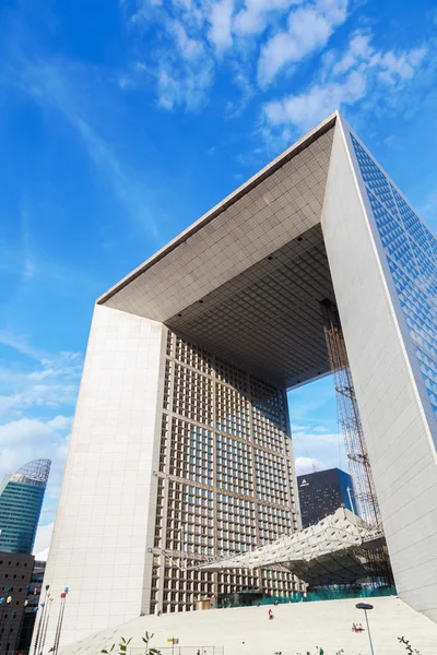 Beroemde Grande Arche gebouw in La Défense, Parijs — Stockfoto