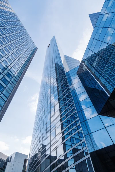 Moderna kontorsbyggnader i finansiella distrikten La Défense i Paris, Frankrike — Stockfoto