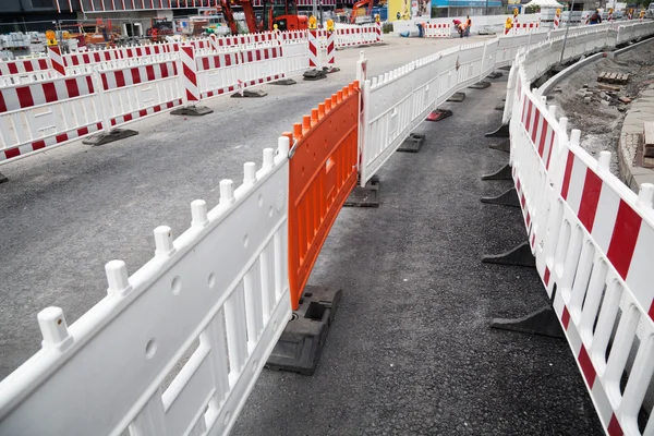 Straßenbauzone mit Barrieren — Stockfoto