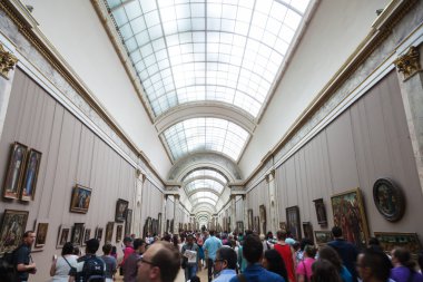 İçinde ünlü Louvre Müzesi Paris, Fransa