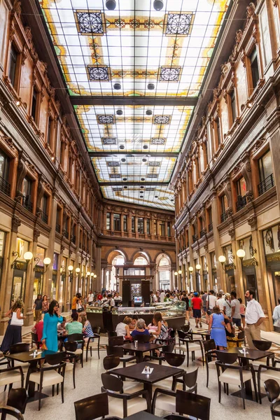 Galleria Alberto Sordi in Rome, Italië — Stockfoto