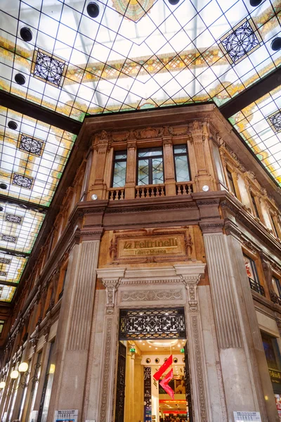 Galleria Alberto Sordi i Rom, Italien — Stockfoto