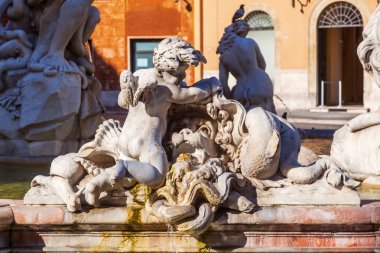 Roma, İtalya Piazza Navona üzerinde eski bir çeşme, heykeller