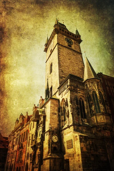 Vintage-Stil Bild des historischen Turms des historischen Rathauses mit der berühmten astronomischen Uhr in der Altstadt von Prag, Tschechien — Stockfoto