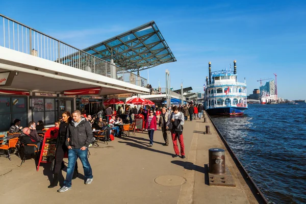 St Pauli Jetties i Hamburg, Tyskland — Stockfoto