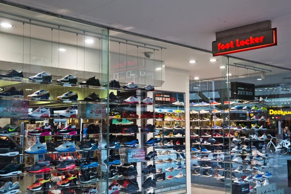 Foot Locker tienda en Rotterdam, Países Bajos — Foto de Stock