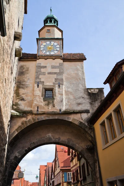 Oude stadspoort van de pittoreske Rothenburg ob der Tauber, Duitsland — Stockfoto