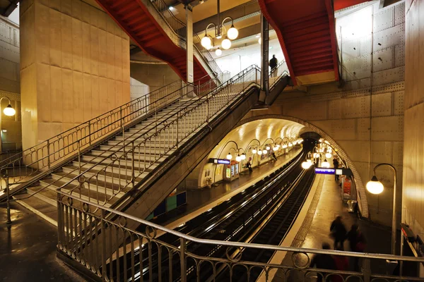 Metrostation cite in paris, frankreich — Stockfoto