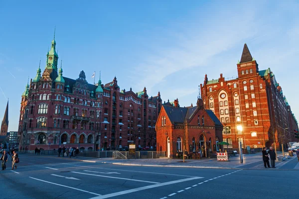 Vecchi edifici nel quartiere dei magazzini di Amburgo, Germania — Foto Stock