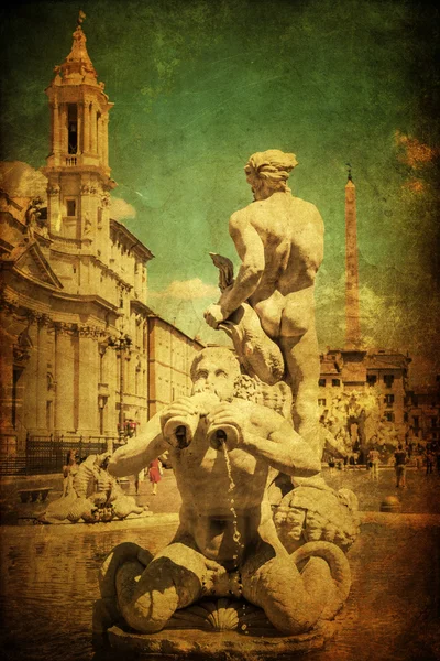 Imagen de estilo vintage de la Piazza Navona con fuente y esculturas antiguas en Roma, Italia —  Fotos de Stock