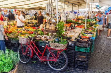 Campo de Fiori Roma, İtalya pazarında