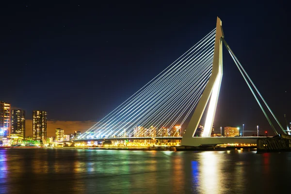 Ponte Erasmus em Roterdão, Países Bajos — Fotografia de Stock