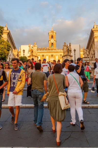 People walking upstairs to the Capitoline Hill in Rome, Italy — Stock Photo, Image