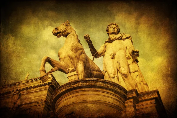 Vintage-Stil Bild einer Reiterstatue auf dem Kapitolshügel in Rom, Italien — Stockfoto