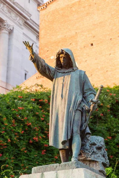 Statua antica dietro il Vittoriano a Roma — Foto Stock