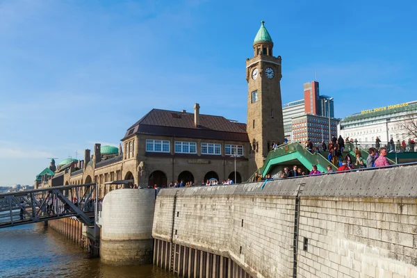 St. Pauli Piers v Hamburku, Německo — Stock fotografie