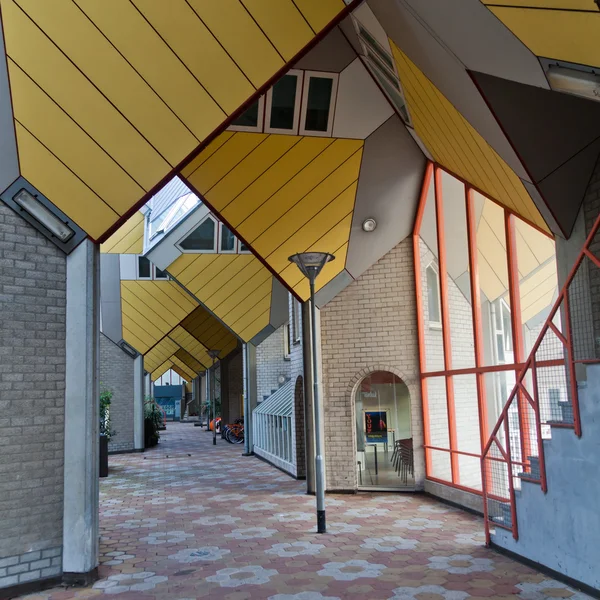 Krychle domy architekta Piet Blom v Rotterdam, Nizozemsko — Stock fotografie