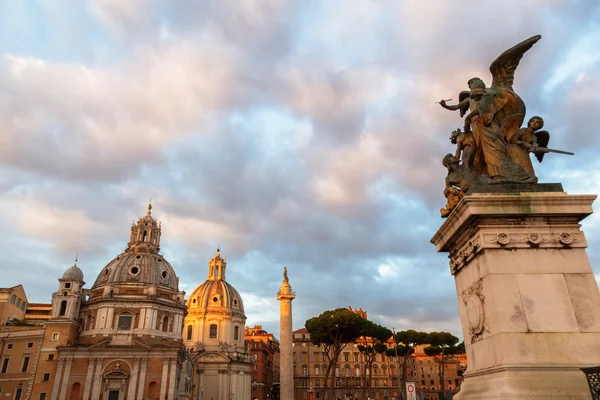 Historical buildings in the old town of Rome, Italy — Stock Photo, Image