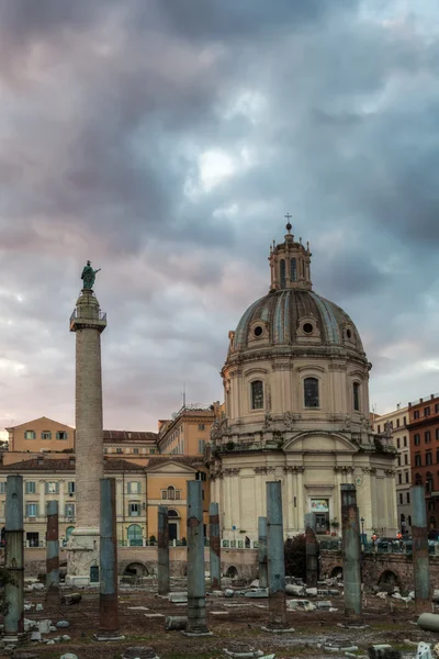 Bij de Keizerlijke Fora in Rome, Italië — Stockfoto