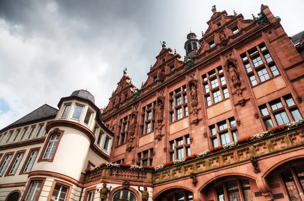 Fasad av en gammal byggnad i den gamla staden Frankfurt am Main, Tyskland — Stockfoto