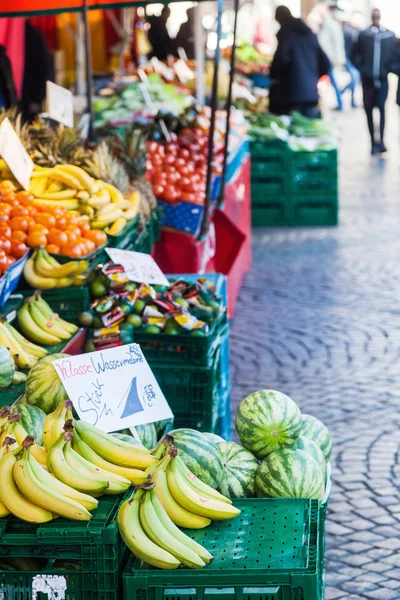 Fruit and vegetables market — Stock Photo, Image