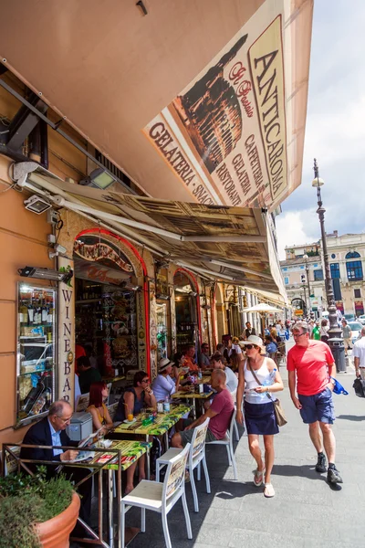 Restaurante de sorvete vintage na cidade velha de Roma, Itália — Fotografia de Stock