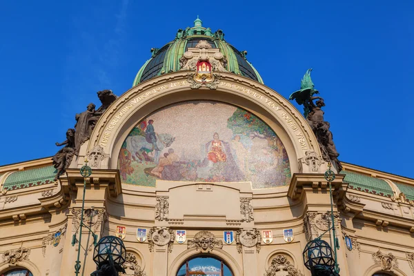 Fachada histórica Art Deco de la Casa de la Ciudad en Praga, Chequia —  Fotos de Stock