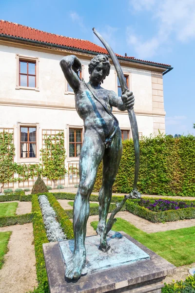 In het park van de Wallenstein Palace in Praag, Tsjechië — Stockfoto