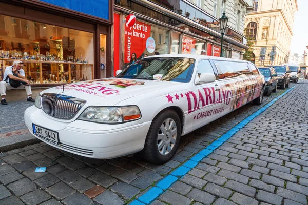 Stretch limousine from cabaret - стрип-клуб в Праге, Чехия — стоковое фото