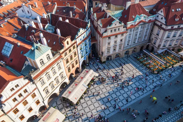 Vue aérienne de la place de la vieille ville avec des bâtiments historiques à Prague, en Tchéquie — Photo