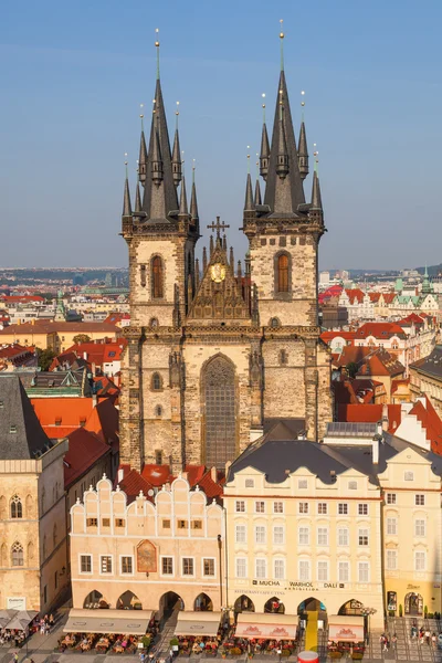 Iglesia de Tyn en la Plaza de la Ciudad Vieja de Praga, Chequia —  Fotos de Stock