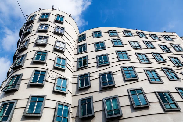 Dansende Huis van Frank Gehry in Praag, Tsjechië — Stockfoto