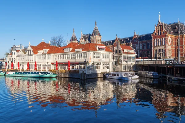 Amsterdam Centraal station in Amsterdam, Netherlands — Stock Photo, Image