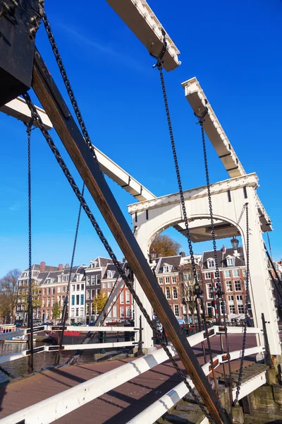 Traditional drawbridge in Amsterdam, Netherlands — Stock Photo, Image