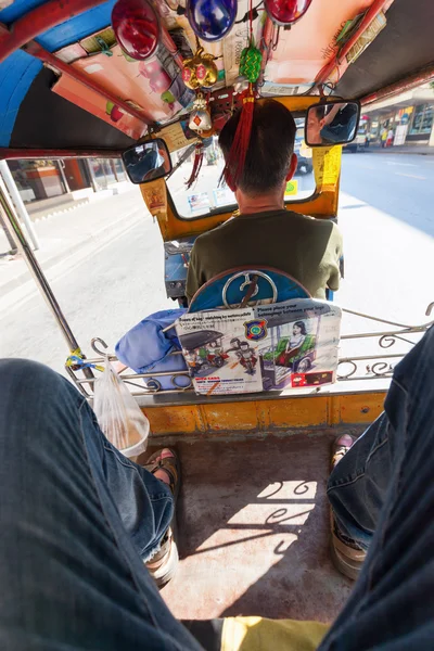 방콕, 태국에서 전통적인 tuk tuk의 내부 보기 — 스톡 사진