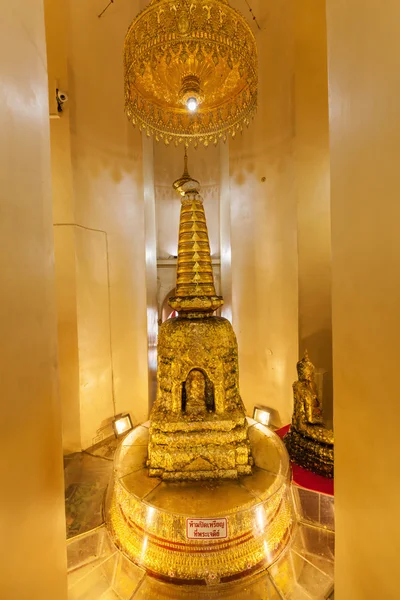 Golden shrine at the Golden Mount in Bangkok, Thailand — Stock Photo, Image