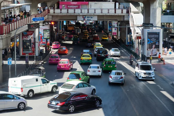 Bangkok, Tayland modern Silom bölgesinde sokak sahne — Stok fotoğraf