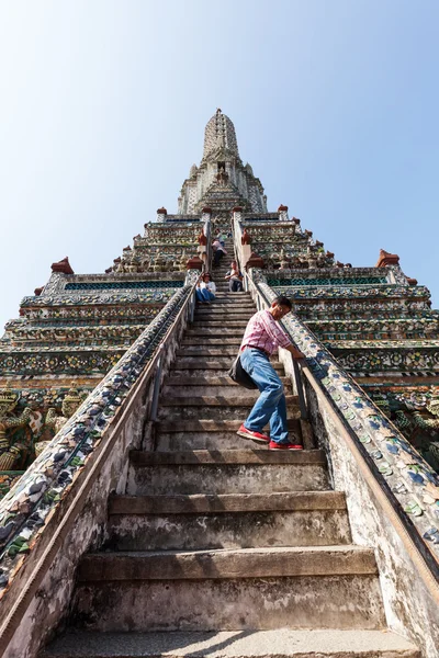 Wat Arun Tempel в Бангкоке, Таиланд — стоковое фото