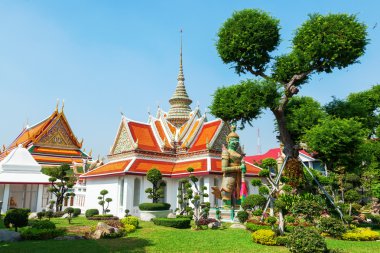 Küçük bina yakın ünlü Wat Arun Tapınağı Bangkok, Tayland