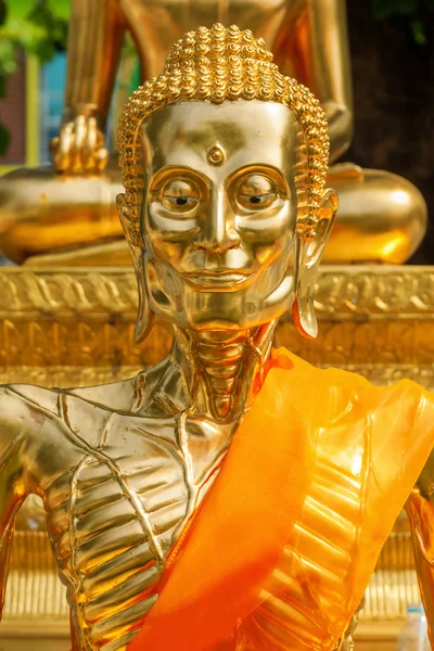 Buddha skulptur i templet Wat Suthat, Bangkok, Thailand — Stockfoto