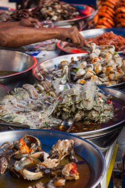 Yol kenarındaki aşçı Dükkanı Çin mahallesinde, Bangkok, Tayland, Thailand, deniz ürünleri