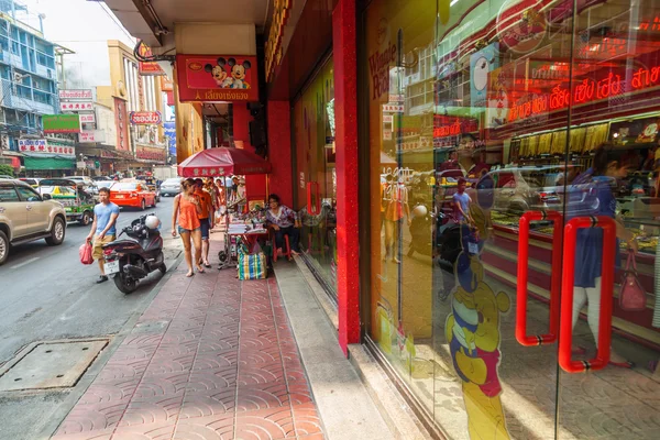 Δρόμου σκηνή στην Chinatown, Μπανγκόκ, Ταϊλάνδη — Φωτογραφία Αρχείου