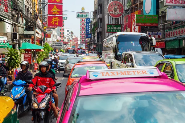 Pouliční scéna v čínské čtvrti, Bangkok — Stock fotografie