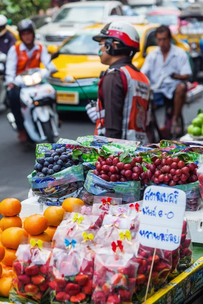 Pouliční scéna v čínské čtvrti, Bangkok — Stock fotografie